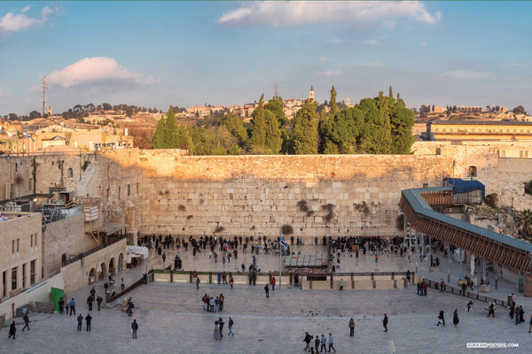 Feel the aura of Yerushalayim with this wide shot of Har Habayis and the Kosel Plaza with this Magnificent waterproof sukkah mural